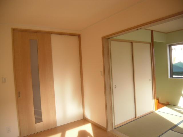 Non-living room. Indoor (2013 9) is a Japanese-style room of shooting LDK More. You can Tokokazari in the alcove to nestled of season, Fun life