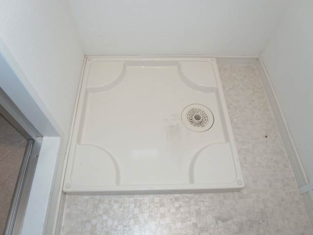 Other Equipment. Indoor Laundry Storage! 