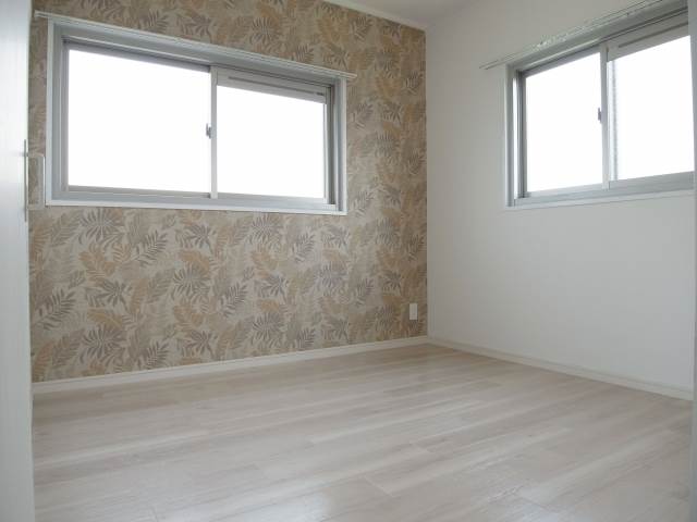 Living and room. Stylish interior accents Cross! 