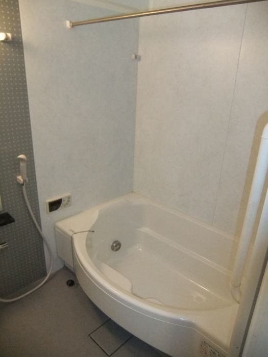 Bath. Slowly relax in the bath