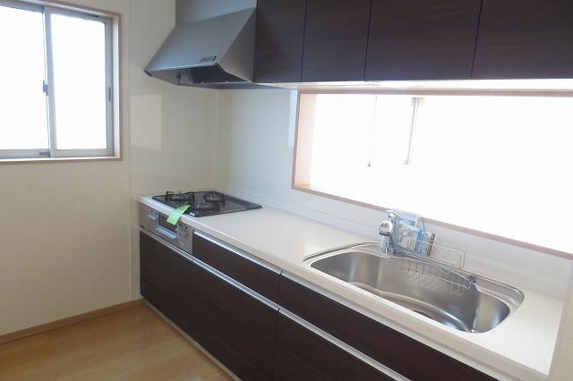 Kitchen. 3-neck gas stove! System kitchen!