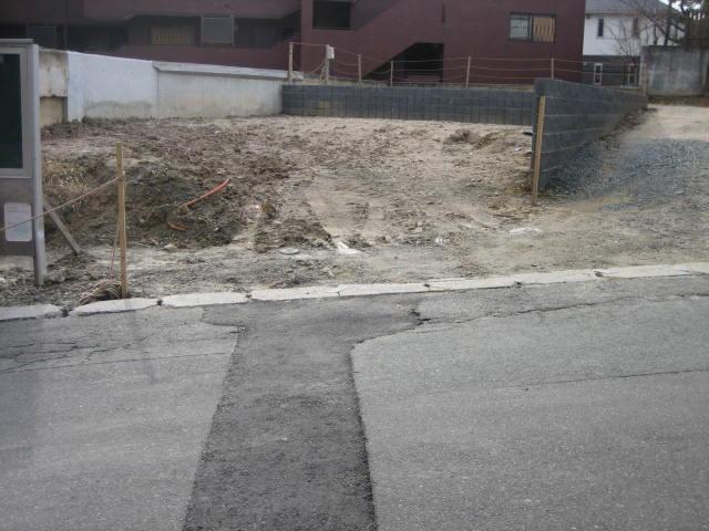 Local photos, including front road. Local (12 May 2013) Shooting