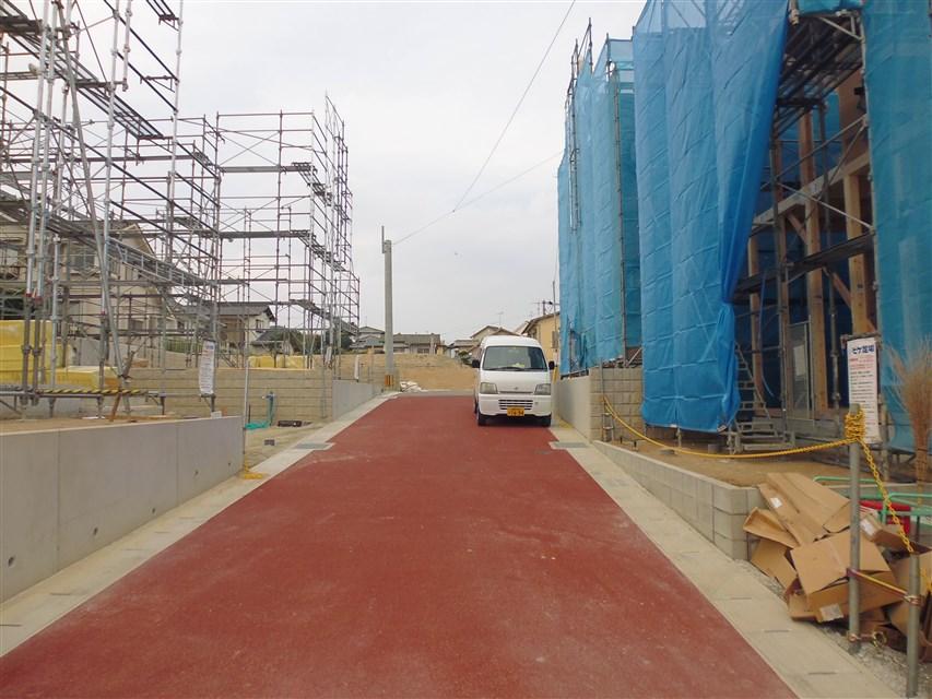 Local photos, including front road. Front road (width 5.0m)