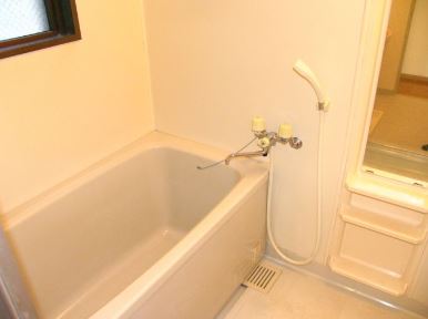 Bath. With bathroom window ☆