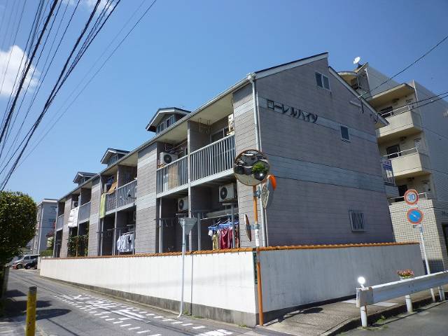 Building appearance. South-facing bright location