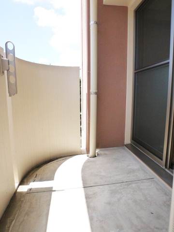 Balcony. It is also broad Berukoni