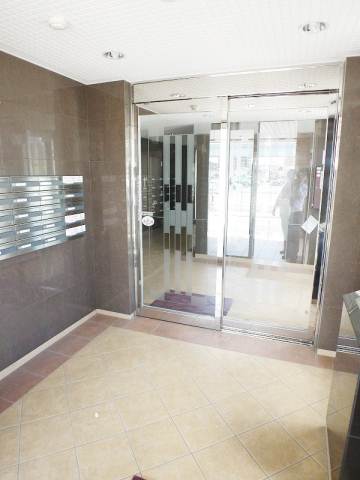 Entrance. Women peace of mind with auto-lock