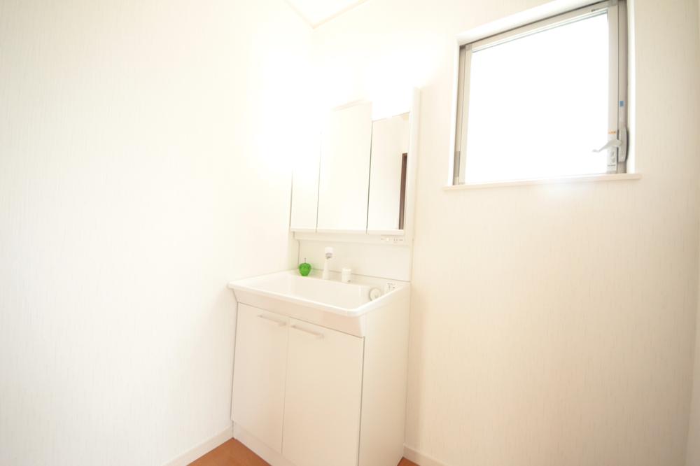 Wash basin, toilet. Local (September 2013) Shooting