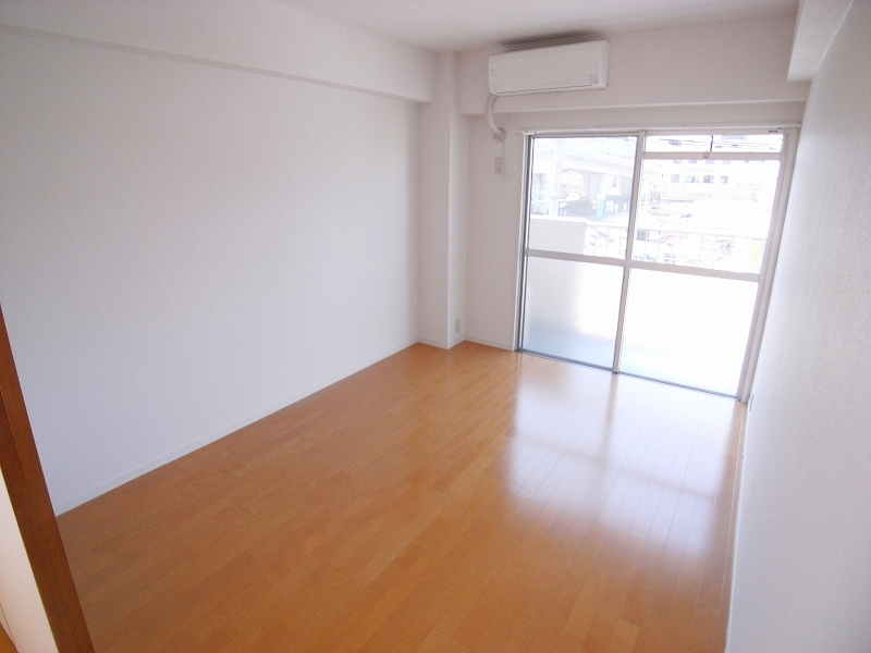 Other room space. Western-style also flooring had made