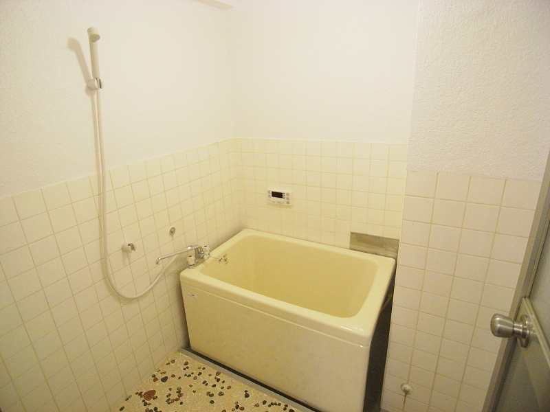 Bath. With bathroom glad Reheating function