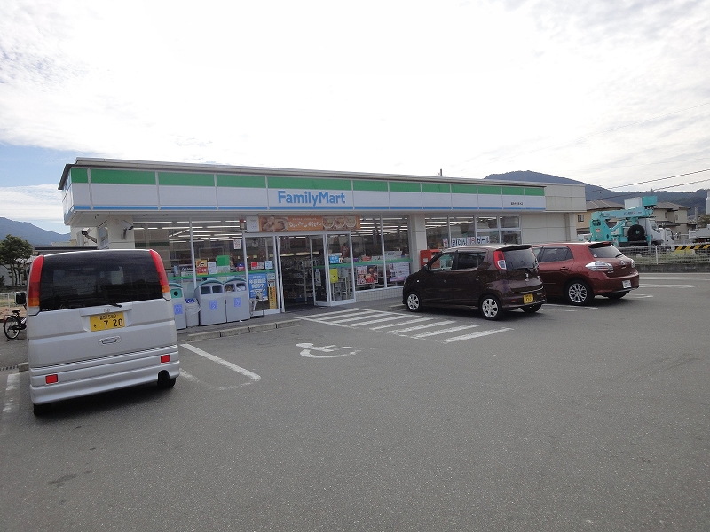 Convenience store. FamilyMart Fukuoka Imajukuaoki store up (convenience store) 580m