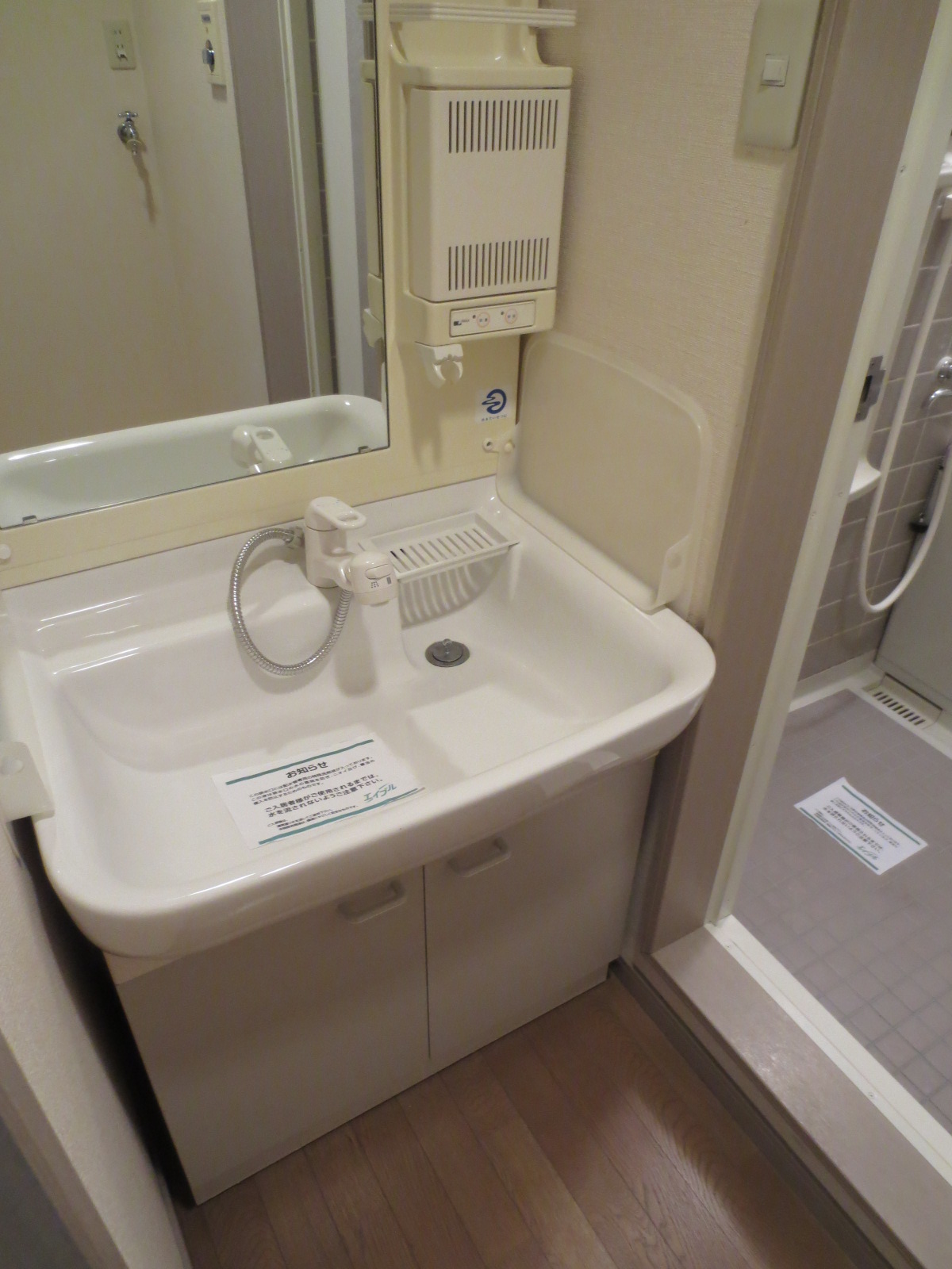 Washroom. Shampoo dresser