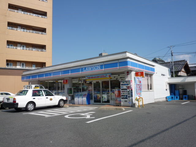 Convenience store. 200m to a convenience store Lawson (convenience store)