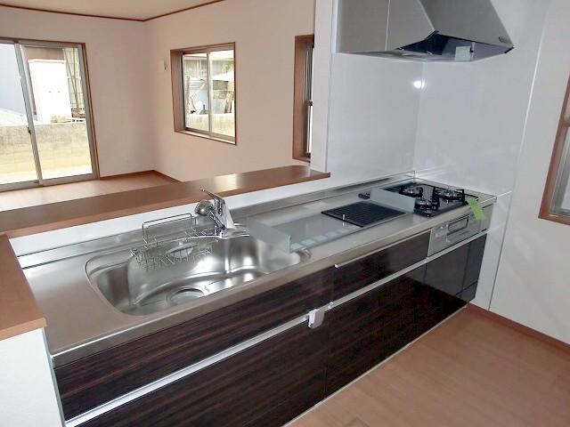 Same specifications photo (kitchen). 3-neck gas stove! (Same specifications photo)