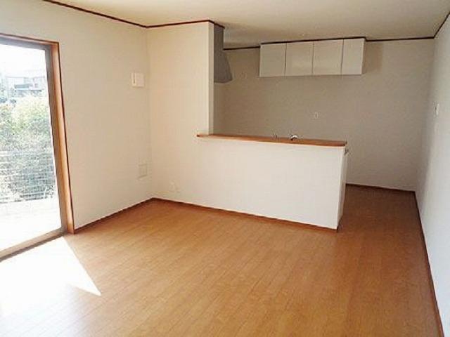 Same specifications photos (living). living, 14 Pledge facing south! (Same specifications photo)