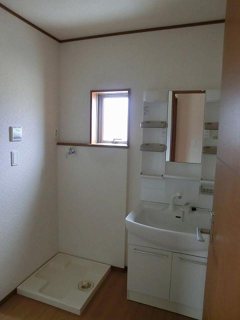 Same specifications photos (Other introspection). Washbasin with shower! (Same specifications photo)