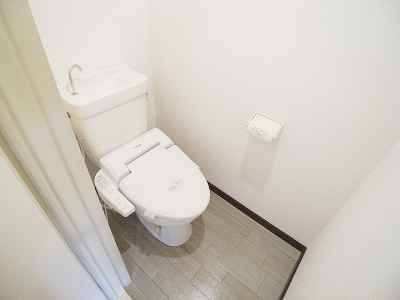 Toilet. Of course, bus toilet by ☆ Also has a bidet