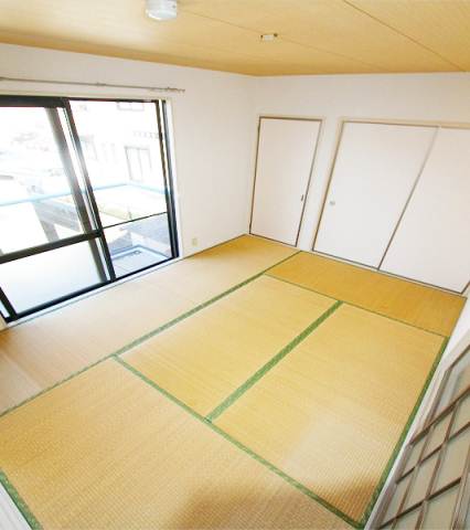 Other room space. Japanese-style room is calm after all