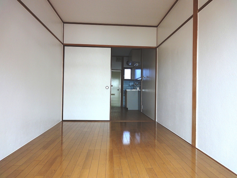 Living and room. Because it is a popular property inquiries as soon as possible