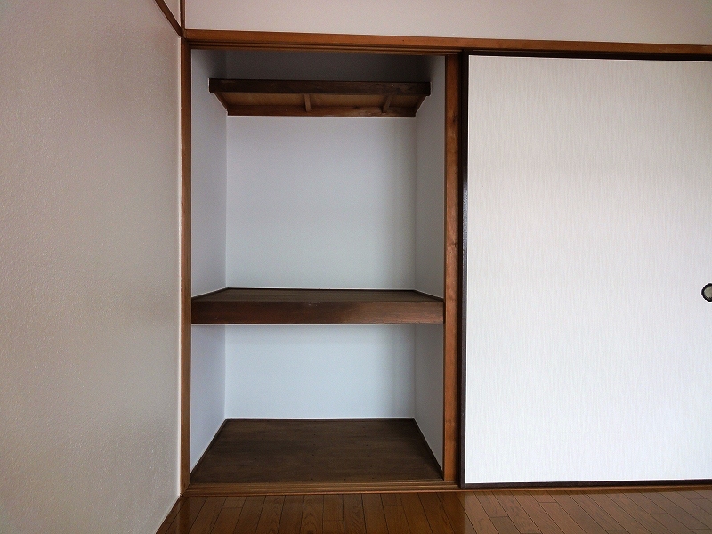 Receipt. This storage! It's pretty large