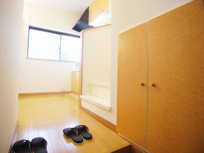 Entrance. Shoe box in the foyer!