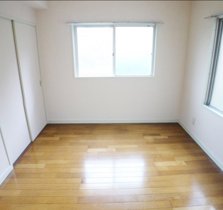 Living and room. Anytime you can preview so please feel free to contact