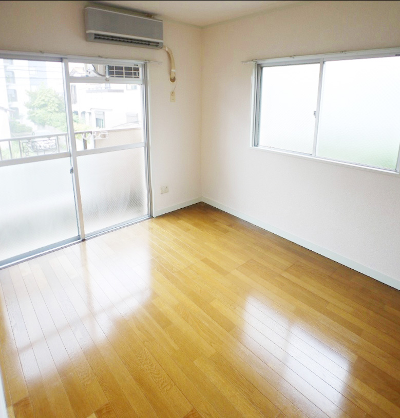 Other room space. Sunny in the corner room