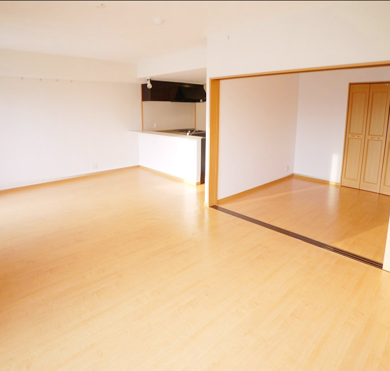 Living and room. Anytime you can preview so please feel free to contact