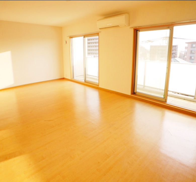 Living and room. What living 21 Pledge! It is the property of the condominium par