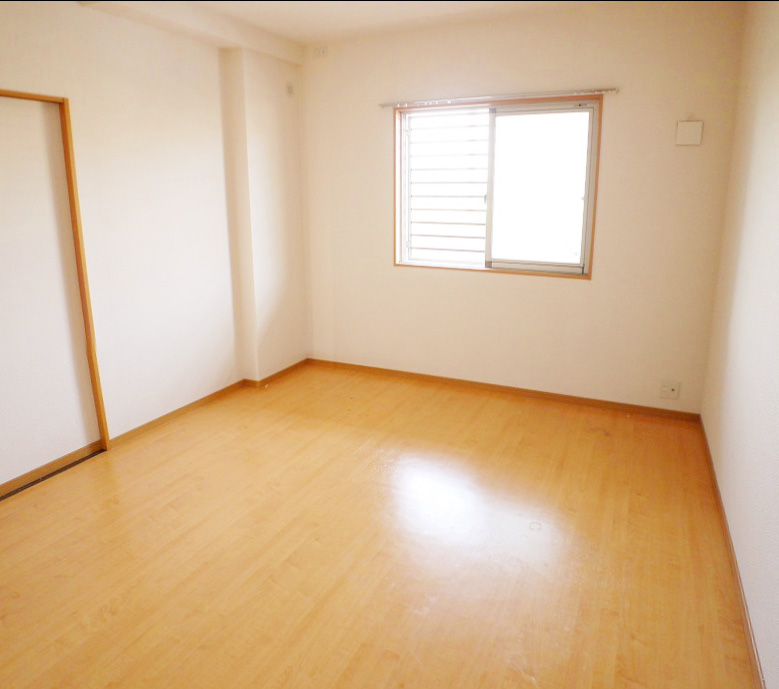 Other room space. The window also there is a bright room