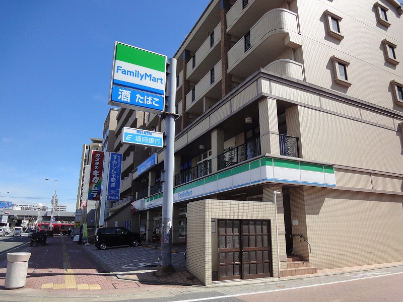 Convenience store. FamilyMart Meinohama west Kuyakushomae store up (convenience store) 301m