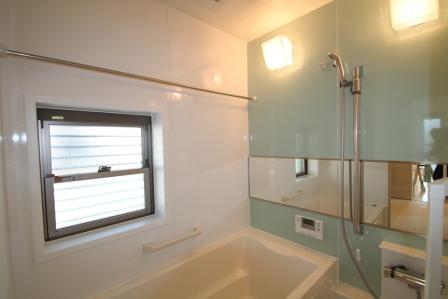 Bathroom. ventilation ・ Drying ・ Heating System With wide horizontal mirror You can also hang out the laundry is not the bathroom, such as the rainy season.
