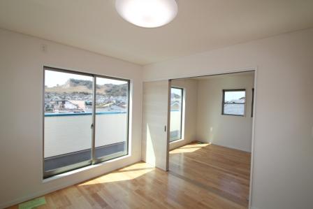 Non-living room. Bright room When you move the partition door is the breadth of 12.8 quires.