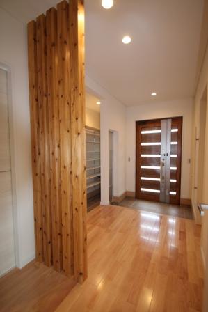 Entrance. There is the entrance shoe storage And it can also be abundant storage very convenient.