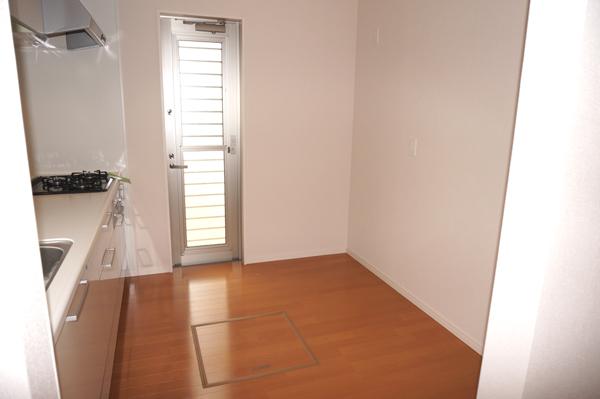 Kitchen. Indoor (11 May 2013) Shooting