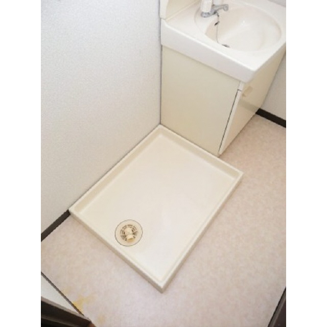 Washroom. Washing pan