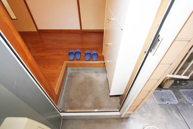 Entrance. It is entrance! Welcome