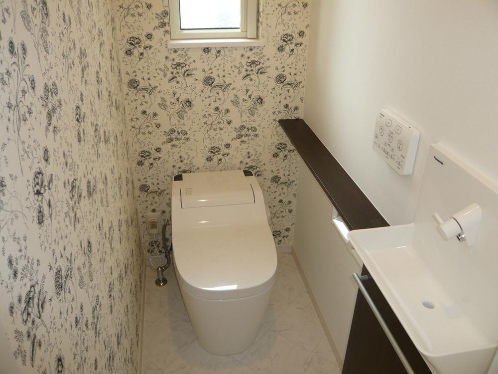 Toilet. Indoor (11 May 2013) Shooting