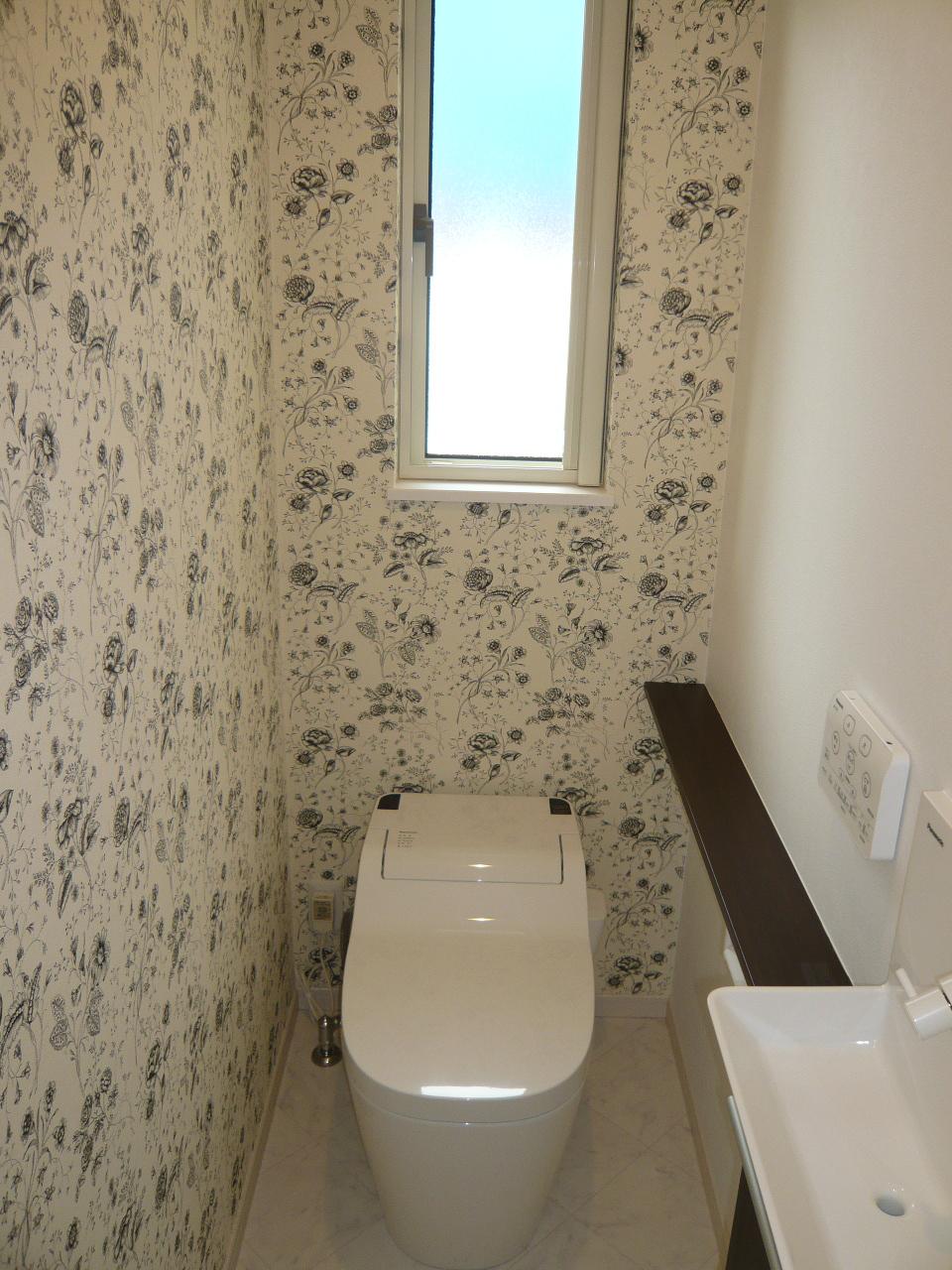 Toilet. Indoor (11 May 2013) Shooting