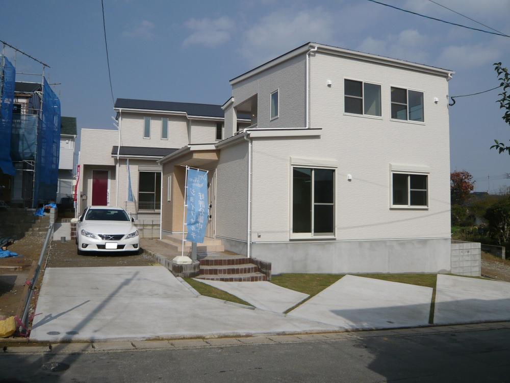 Local photos, including front road. Indoor (11 May 2013) Shooting