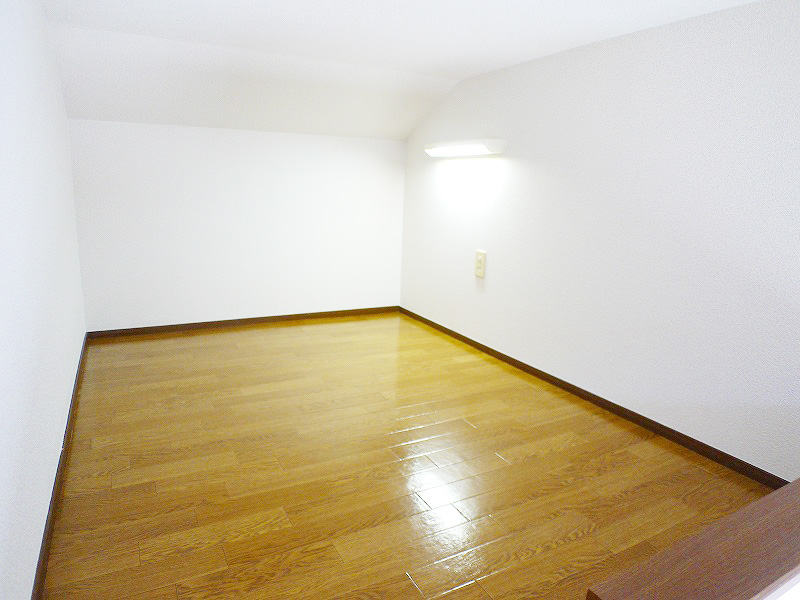 Other room space. loft