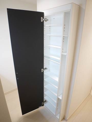 Receipt. Shoe box. Enter a lot