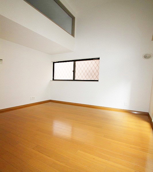 Other room space. High ceilings Spacious