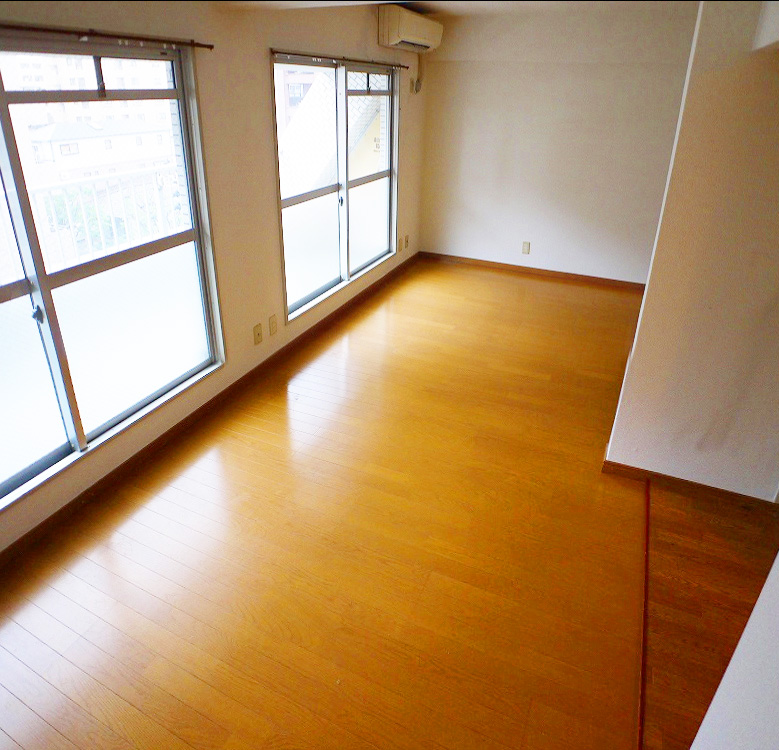 Living and room. Anytime you can preview so please feel free to contact