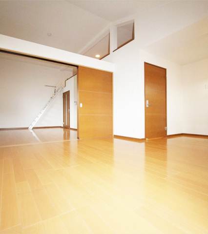 Living and room. Net Free! Super close! recommendation!