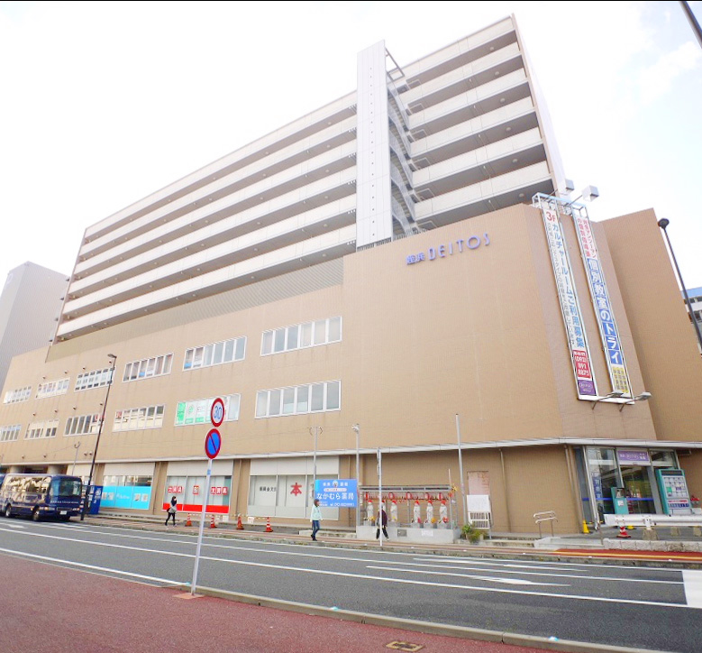 Building appearance. It is adjacent to the station! Bari' and Mansion