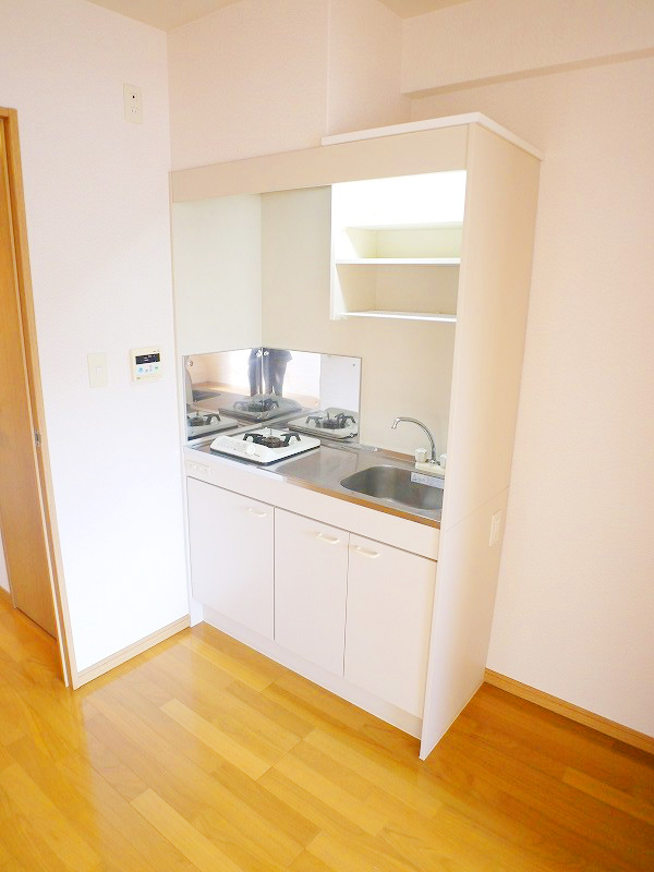 Kitchen. Spacious dining