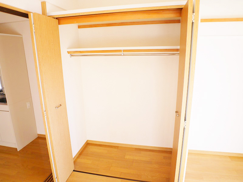 Receipt. Closet is also wide ~ ! !