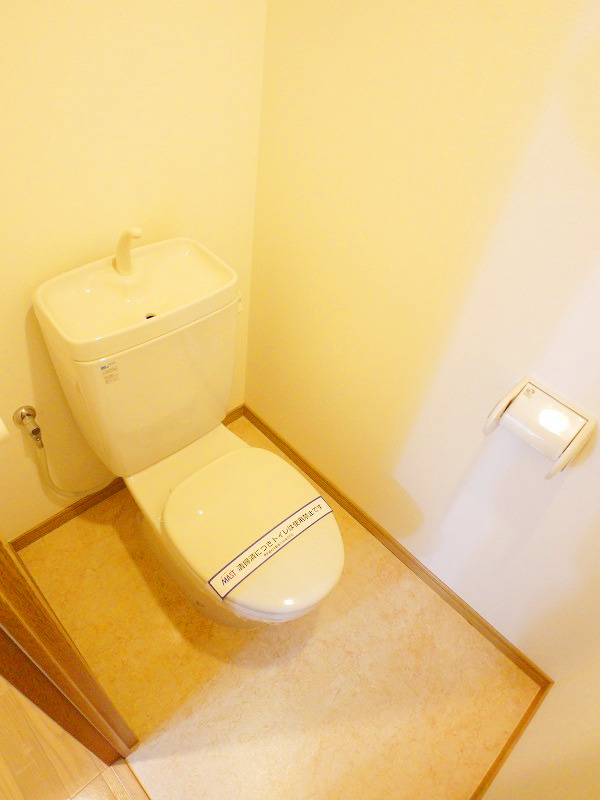 Toilet. Of course, bus ・ Toilet is separate