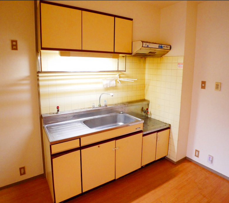 Kitchen. Spacious kitchen